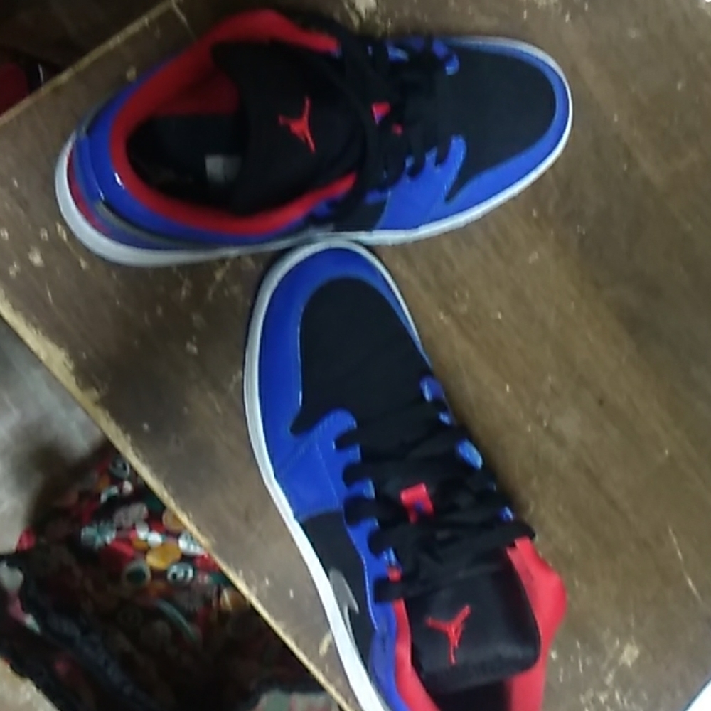 Jordan ones - Picture 2 of 3